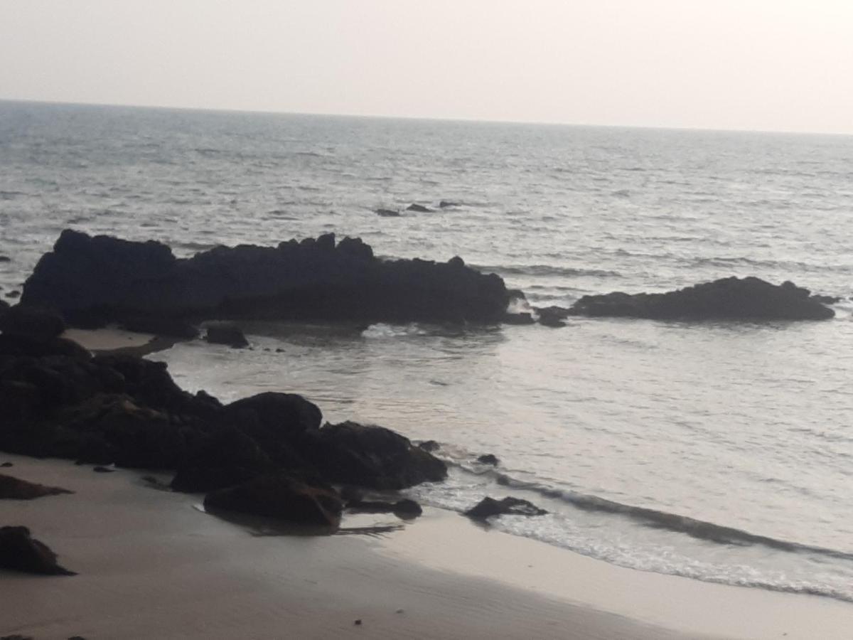 Om Ganesh Guest House Cliffside Arambol Ngoại thất bức ảnh