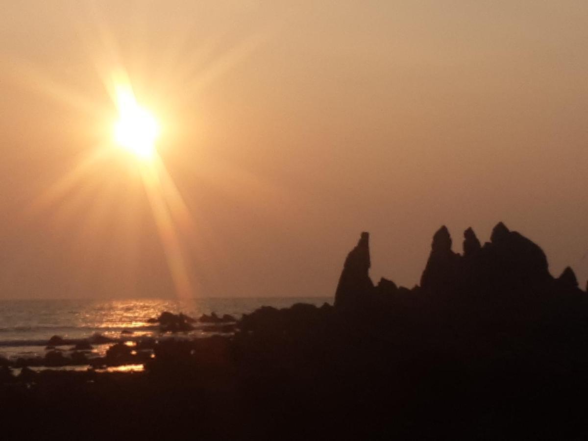 Om Ganesh Guest House Cliffside Arambol Ngoại thất bức ảnh
