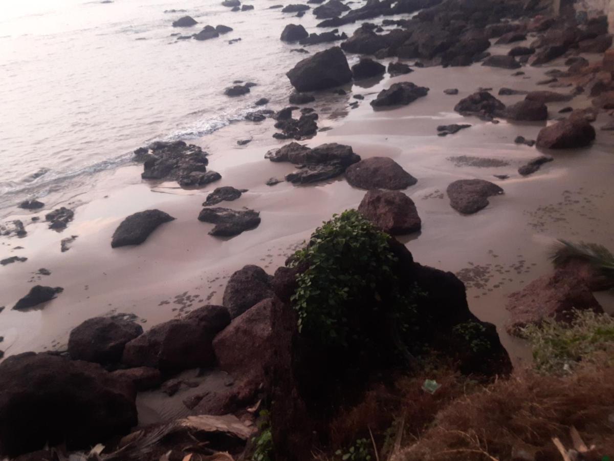 Om Ganesh Guest House Cliffside Arambol Ngoại thất bức ảnh