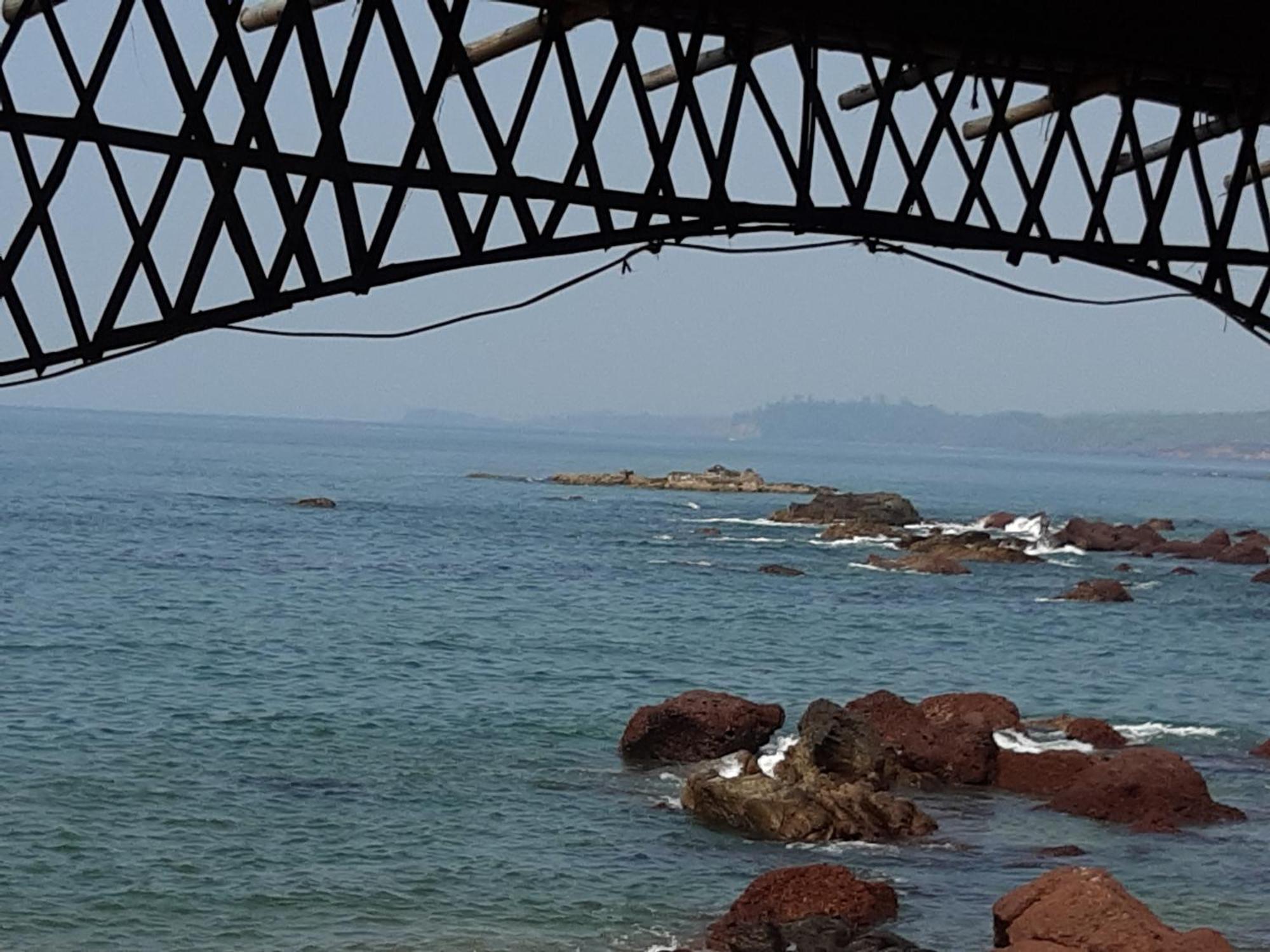 Om Ganesh Guest House Cliffside Arambol Ngoại thất bức ảnh