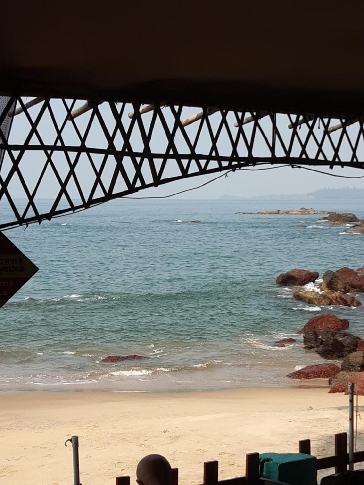 Om Ganesh Guest House Cliffside Arambol Ngoại thất bức ảnh