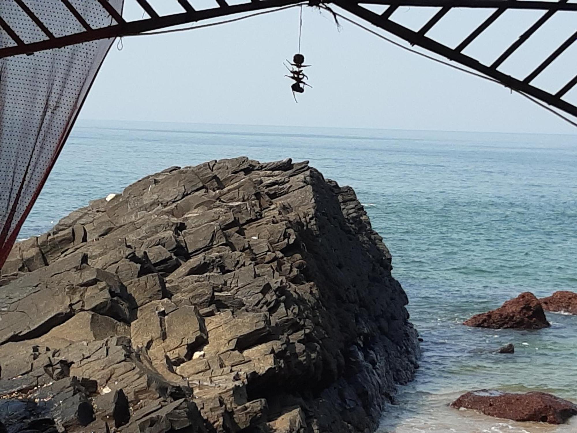 Om Ganesh Guest House Cliffside Arambol Ngoại thất bức ảnh