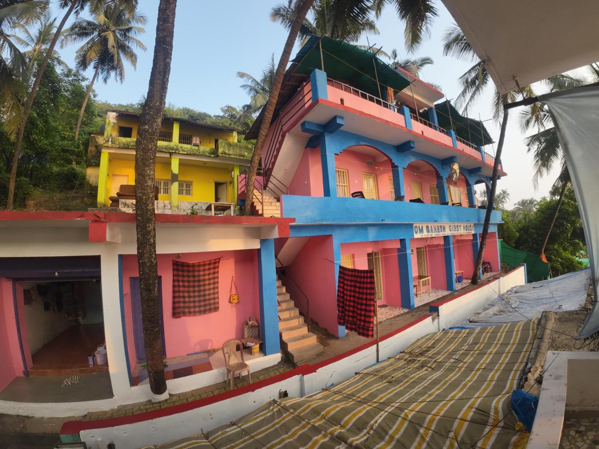 Om Ganesh Guest House Cliffside Arambol Ngoại thất bức ảnh
