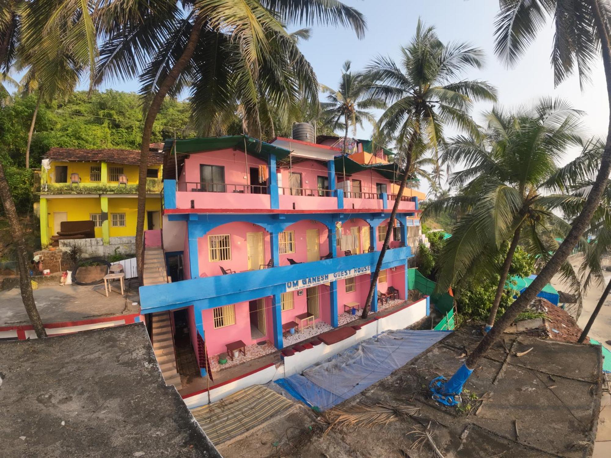 Om Ganesh Guest House Cliffside Arambol Ngoại thất bức ảnh