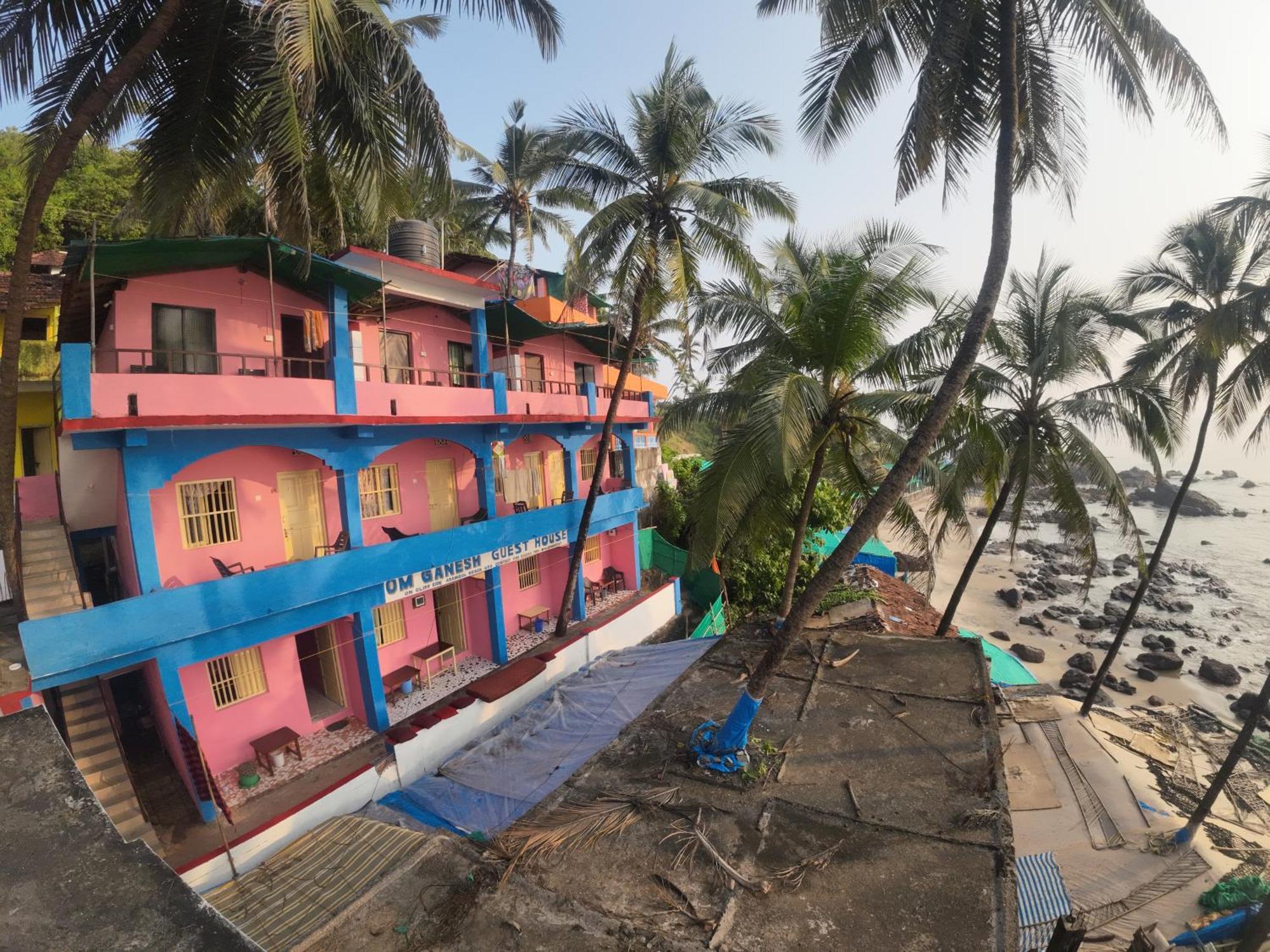 Om Ganesh Guest House Cliffside Arambol Ngoại thất bức ảnh