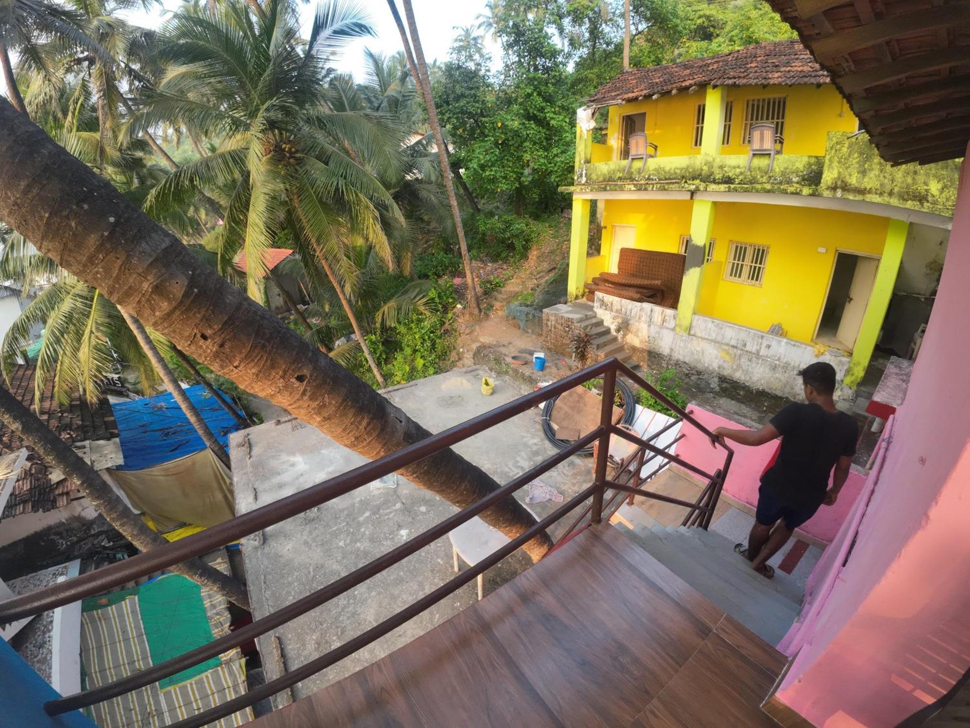 Om Ganesh Guest House Cliffside Arambol Ngoại thất bức ảnh