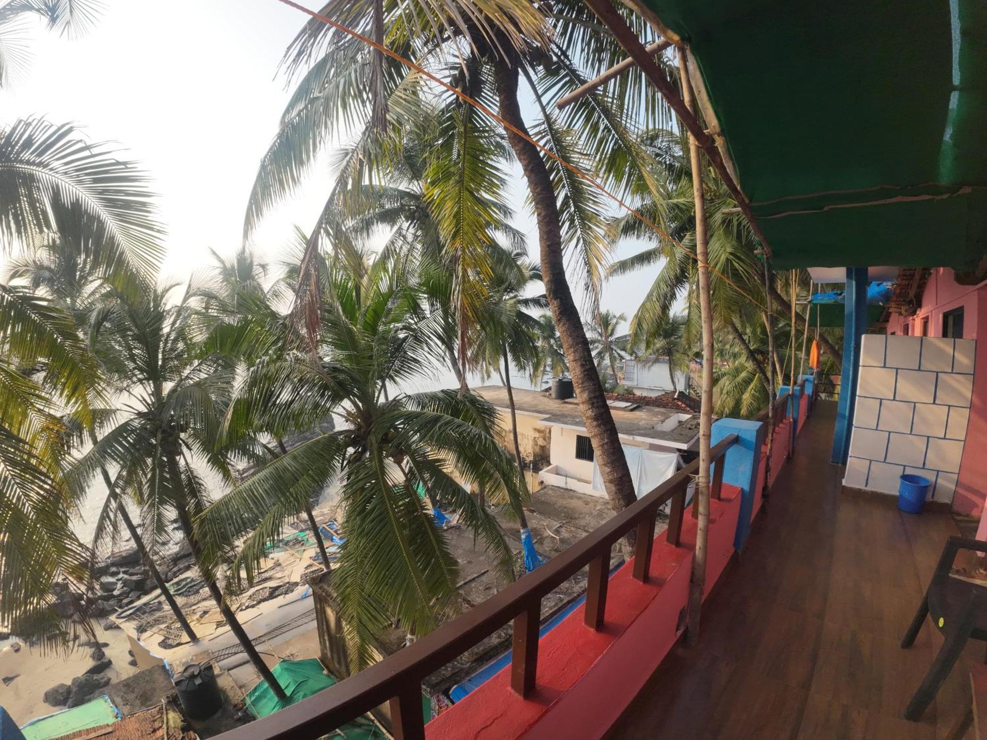 Om Ganesh Guest House Cliffside Arambol Ngoại thất bức ảnh