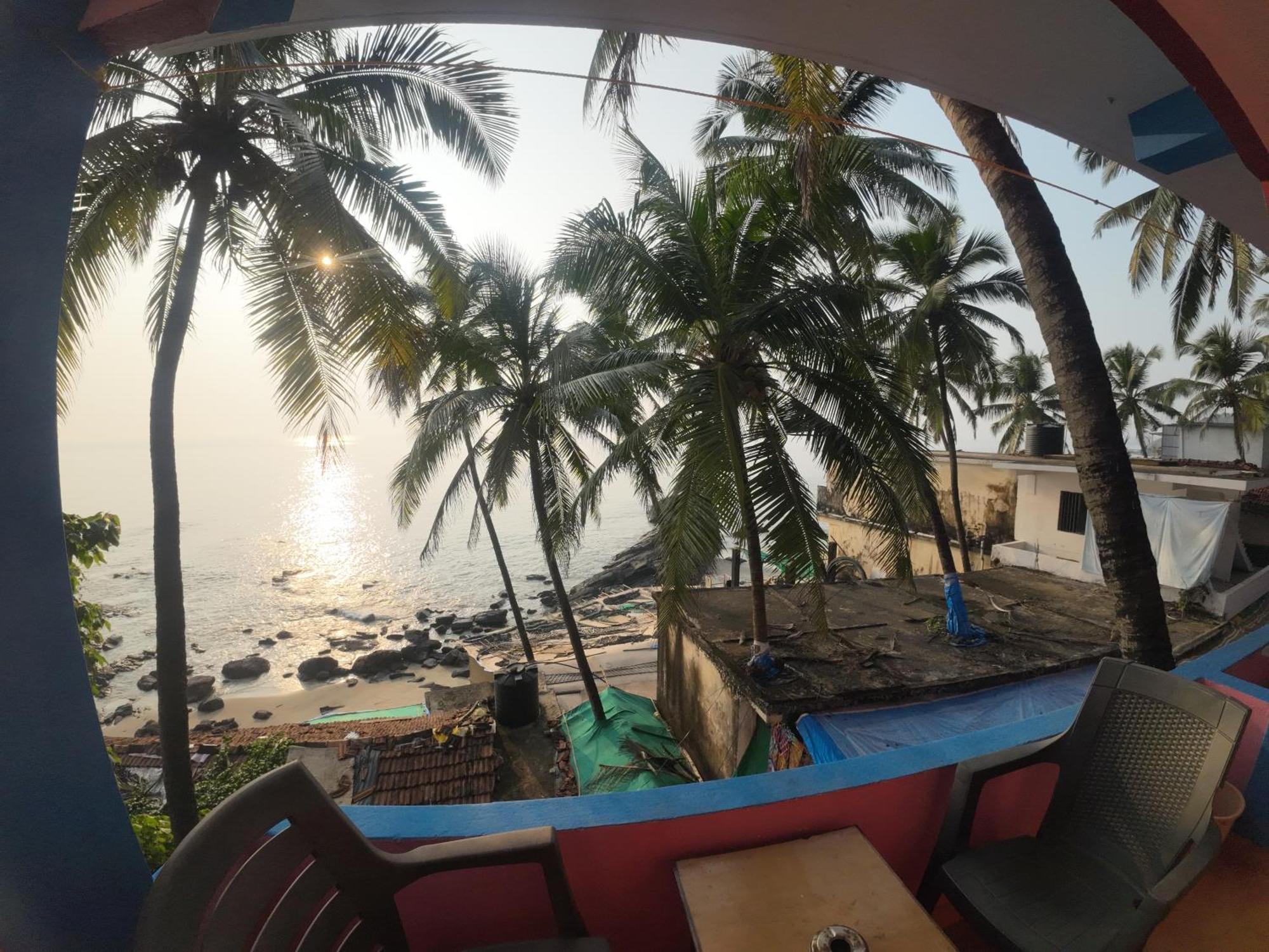 Om Ganesh Guest House Cliffside Arambol Ngoại thất bức ảnh