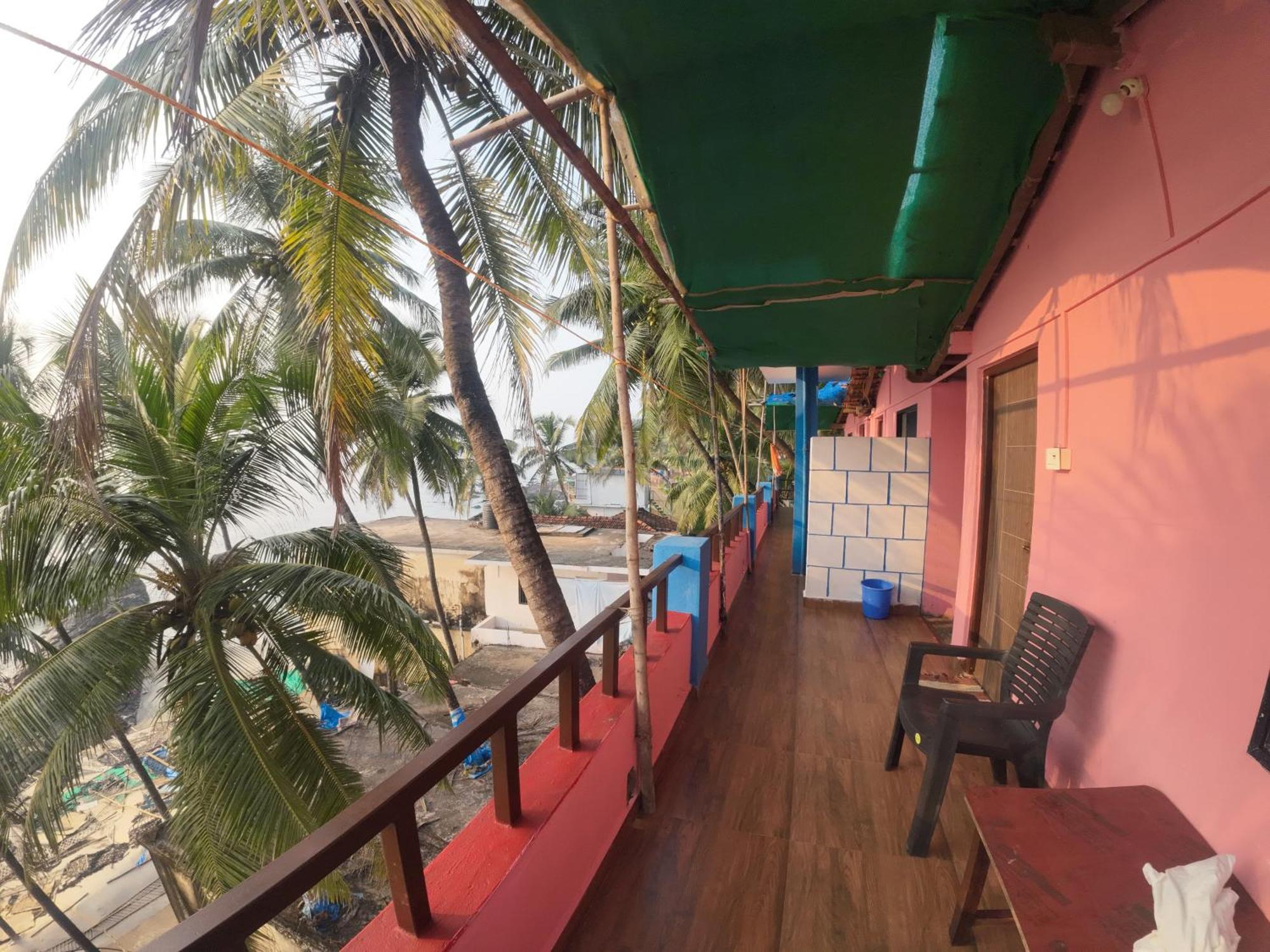 Om Ganesh Guest House Cliffside Arambol Ngoại thất bức ảnh