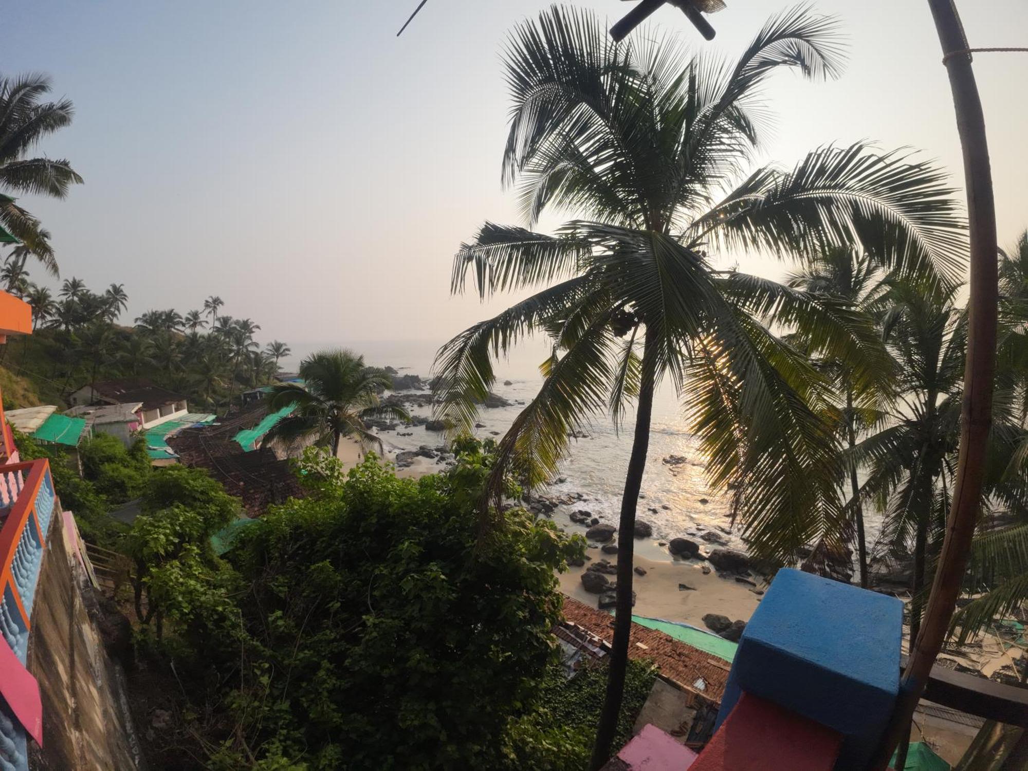 Om Ganesh Guest House Cliffside Arambol Ngoại thất bức ảnh