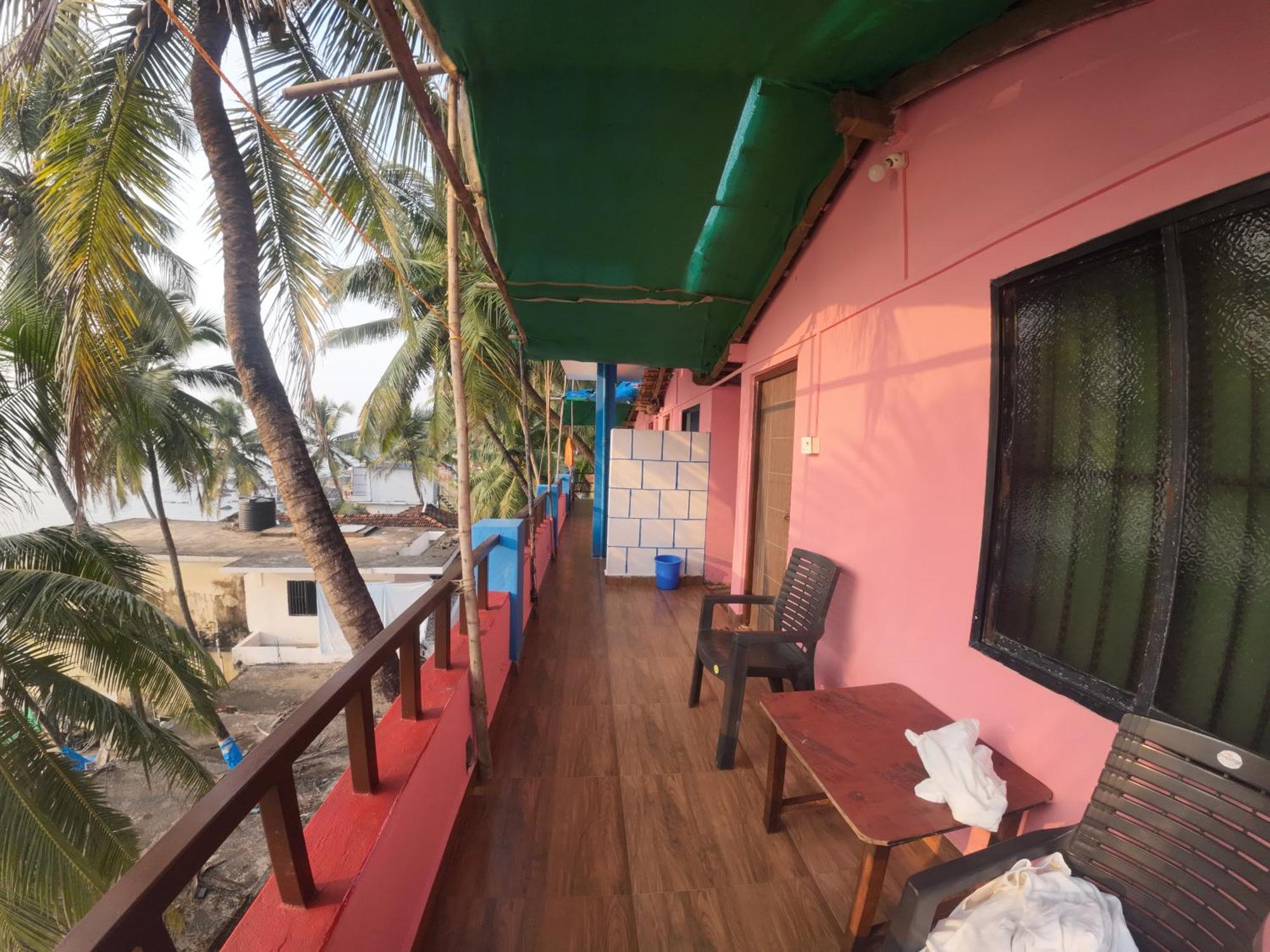 Om Ganesh Guest House Cliffside Arambol Ngoại thất bức ảnh