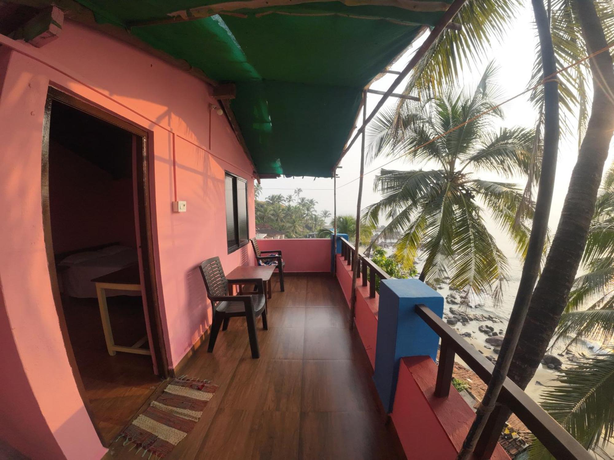 Om Ganesh Guest House Cliffside Arambol Ngoại thất bức ảnh