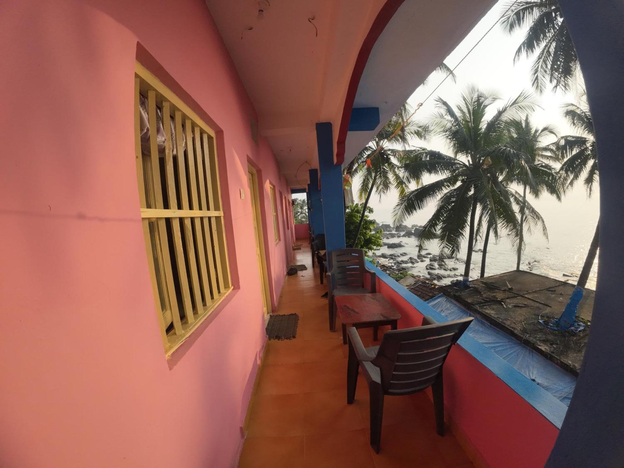 Om Ganesh Guest House Cliffside Arambol Ngoại thất bức ảnh
