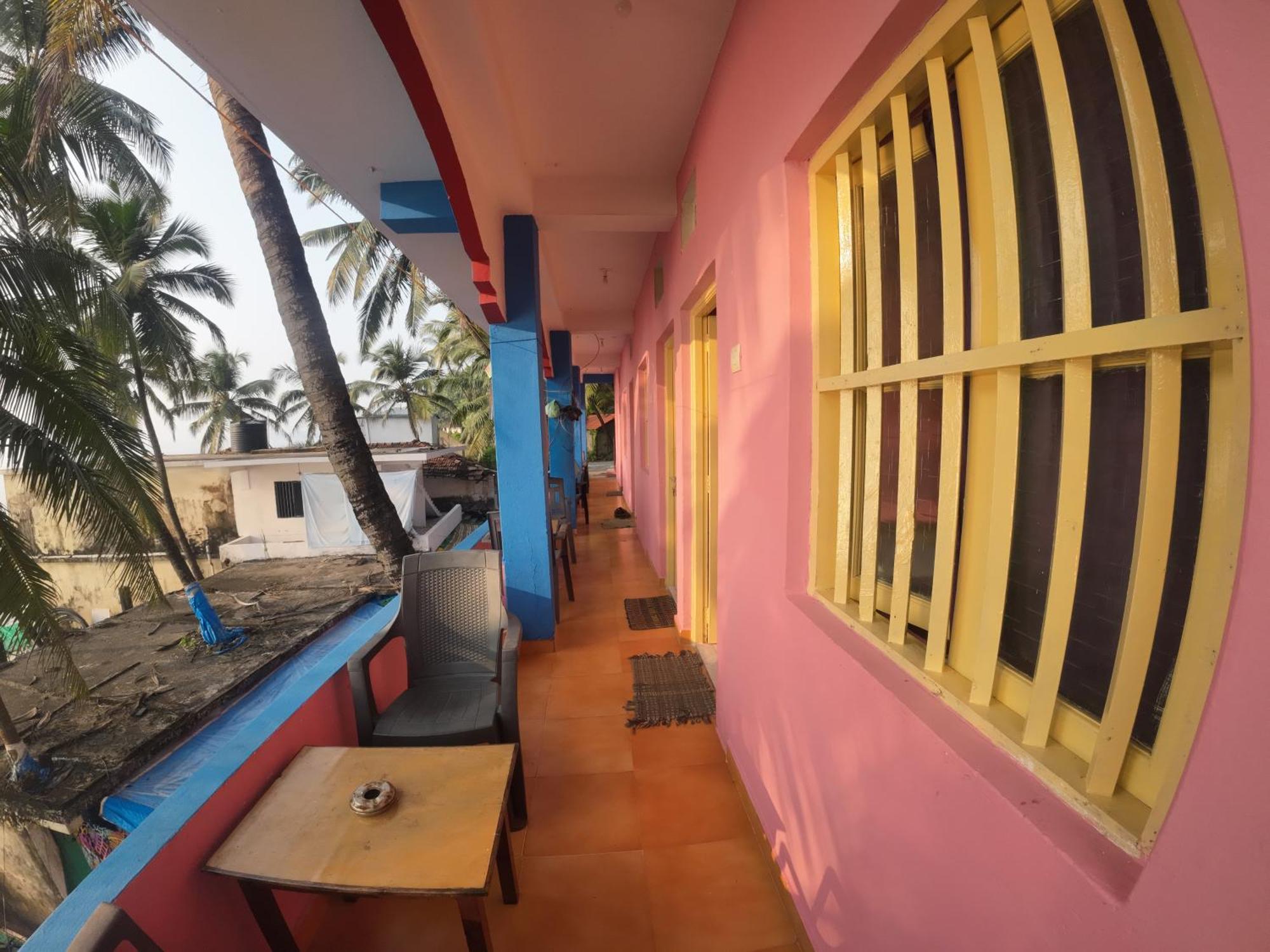 Om Ganesh Guest House Cliffside Arambol Ngoại thất bức ảnh