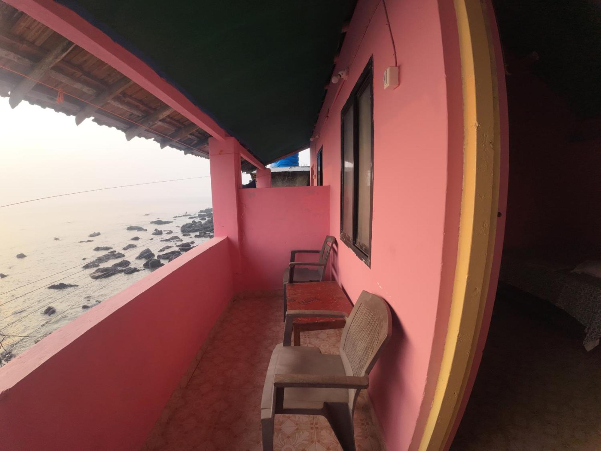 Om Ganesh Guest House Cliffside Arambol Ngoại thất bức ảnh