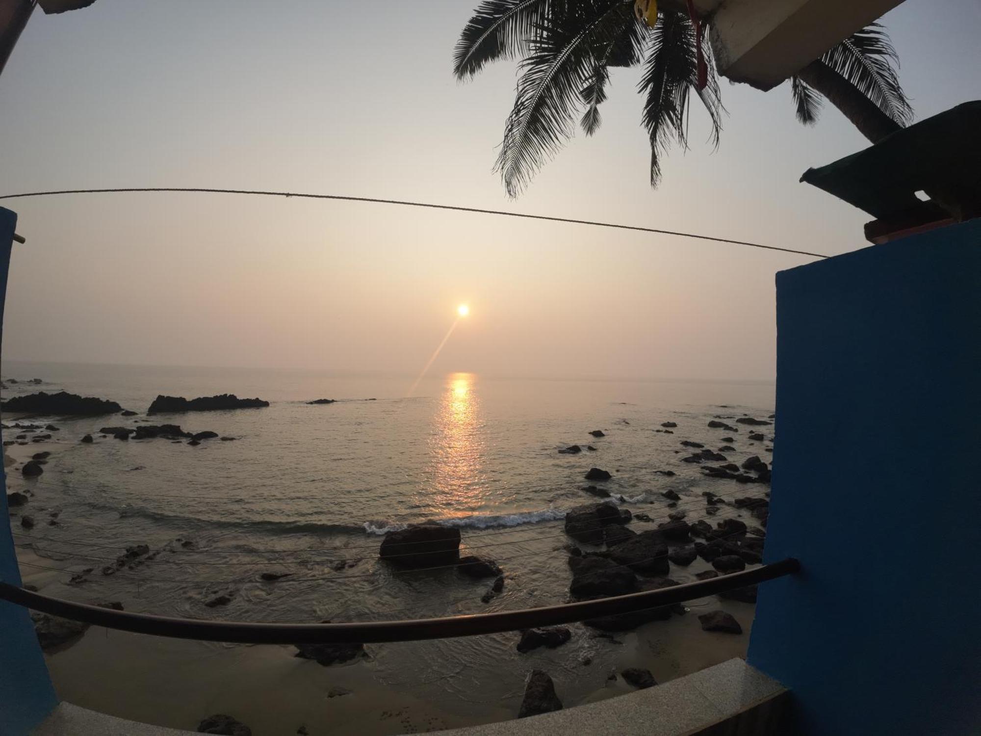 Om Ganesh Guest House Cliffside Arambol Ngoại thất bức ảnh