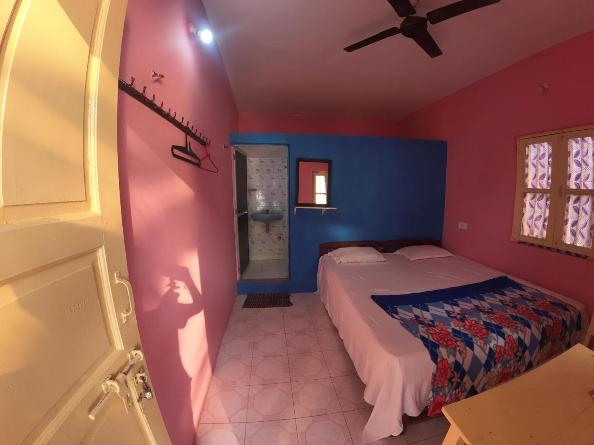 Om Ganesh Guest House Cliffside Arambol Ngoại thất bức ảnh