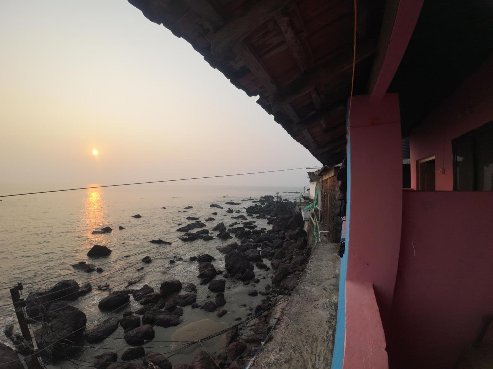 Om Ganesh Guest House Cliffside Arambol Ngoại thất bức ảnh