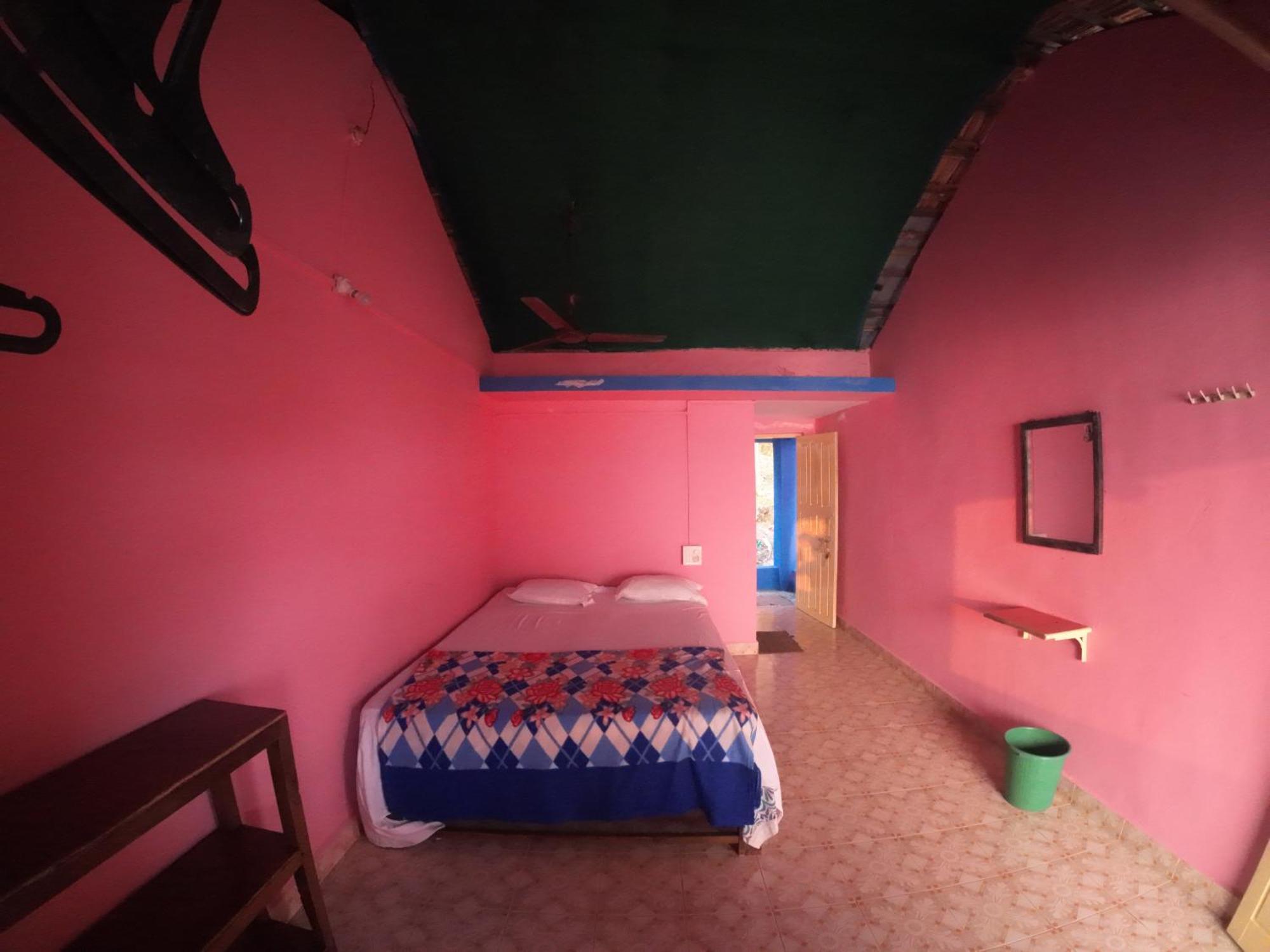Om Ganesh Guest House Cliffside Arambol Ngoại thất bức ảnh
