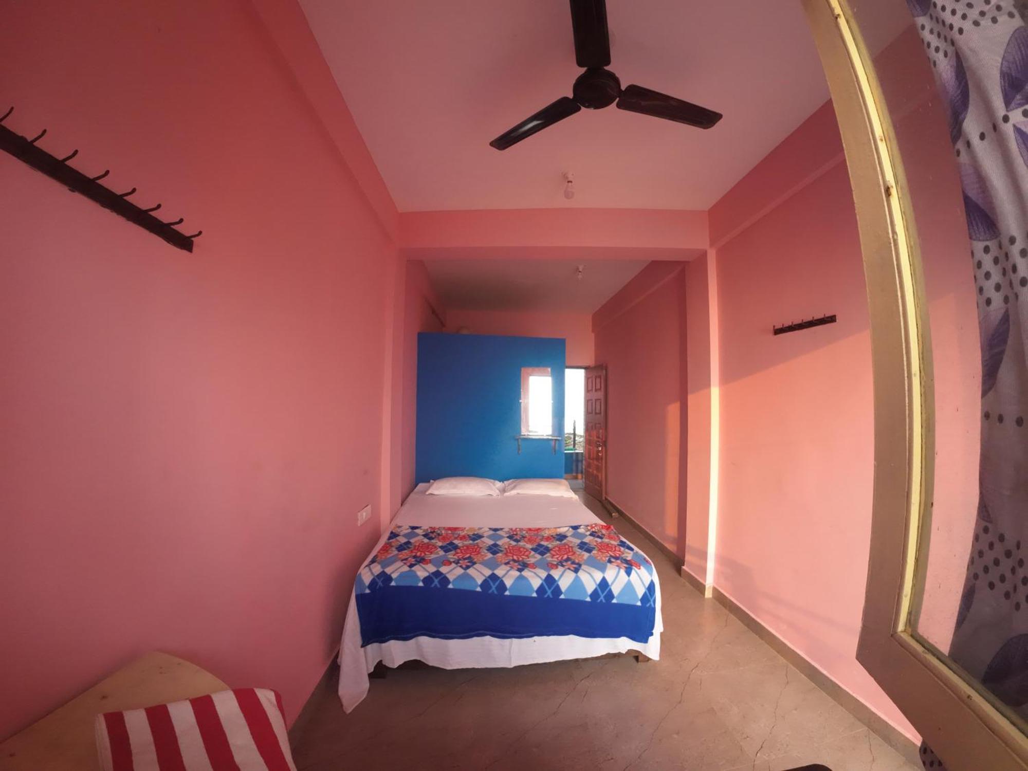 Om Ganesh Guest House Cliffside Arambol Ngoại thất bức ảnh