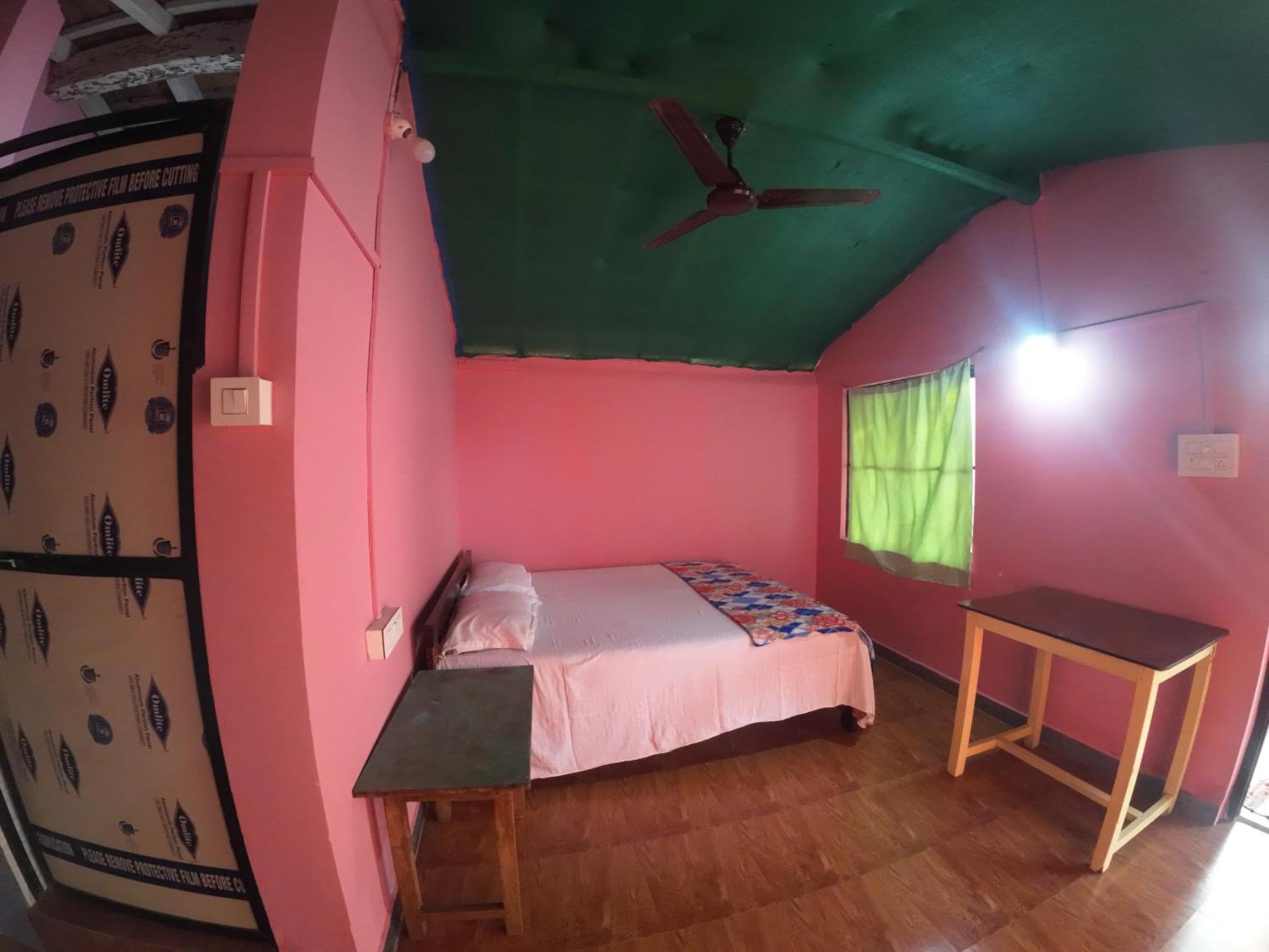 Om Ganesh Guest House Cliffside Arambol Ngoại thất bức ảnh