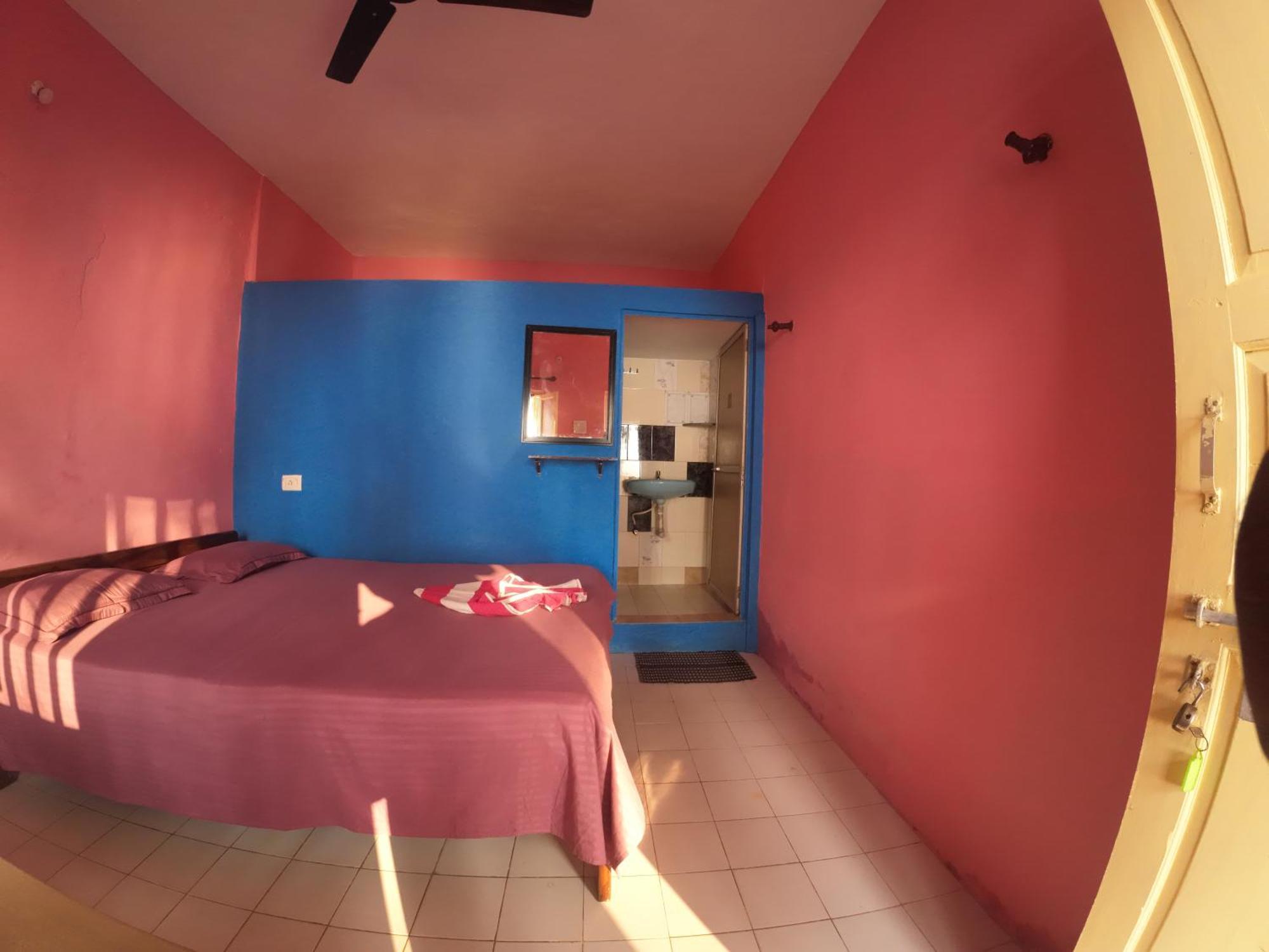 Om Ganesh Guest House Cliffside Arambol Ngoại thất bức ảnh
