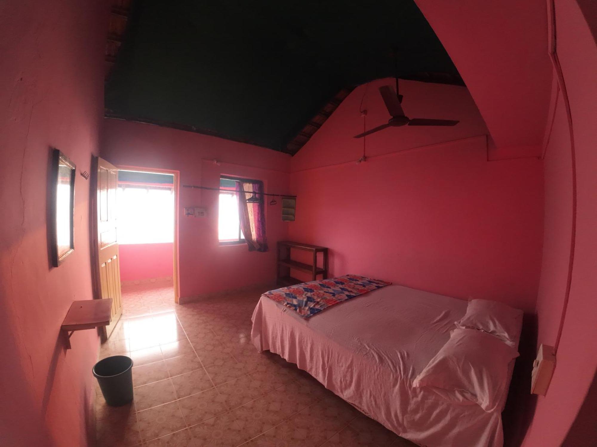 Om Ganesh Guest House Cliffside Arambol Ngoại thất bức ảnh