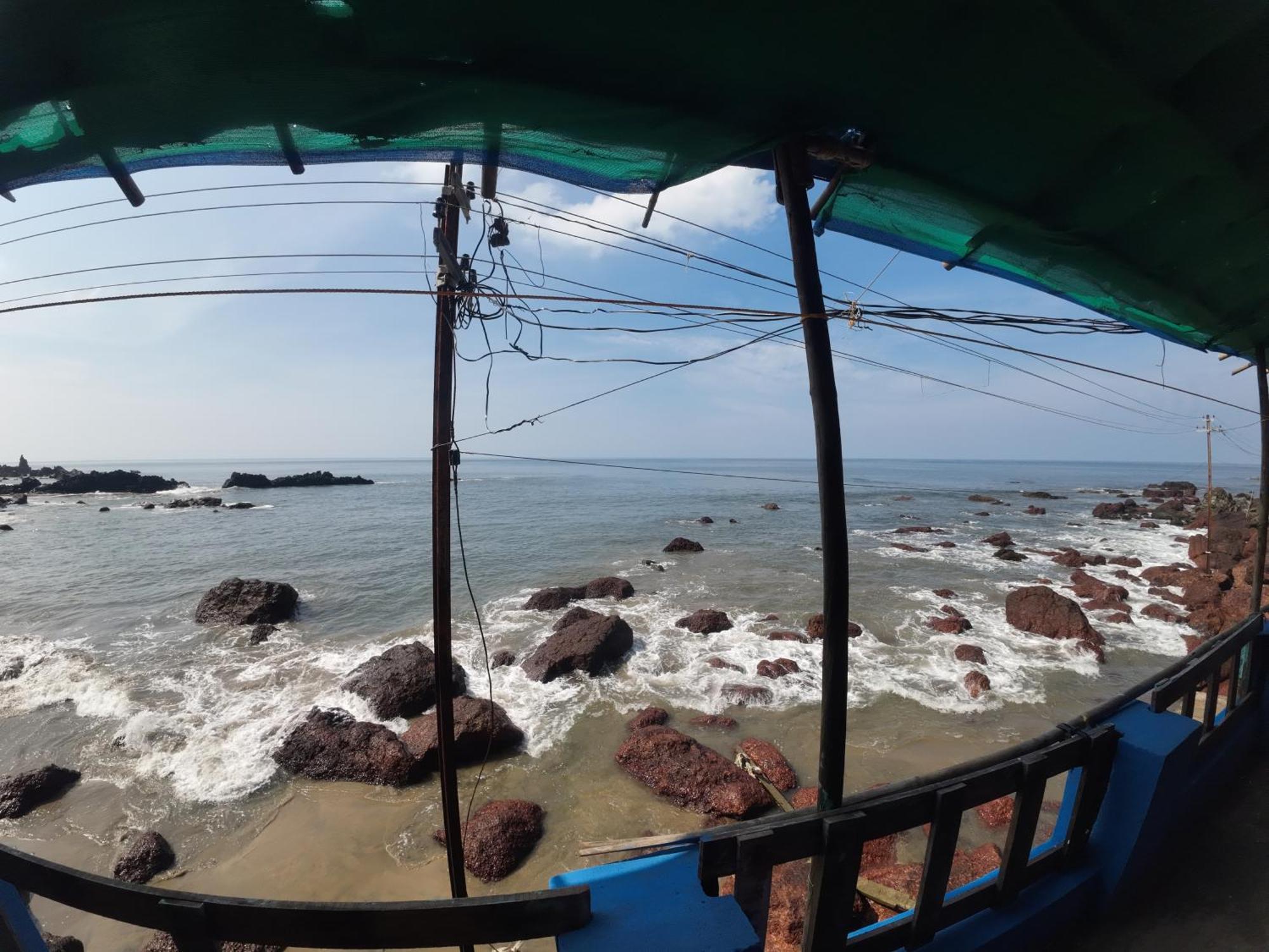 Om Ganesh Guest House Cliffside Arambol Ngoại thất bức ảnh