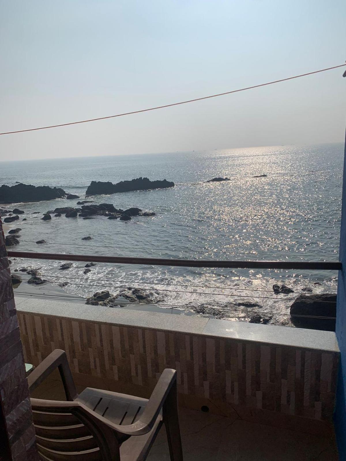 Om Ganesh Guest House Cliffside Arambol Ngoại thất bức ảnh