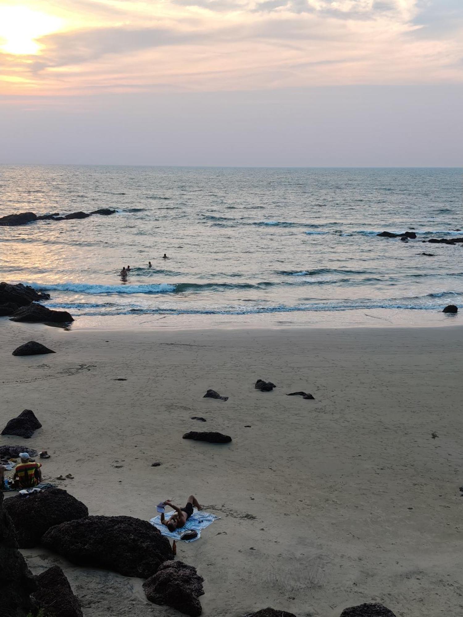 Om Ganesh Guest House Cliffside Arambol Ngoại thất bức ảnh