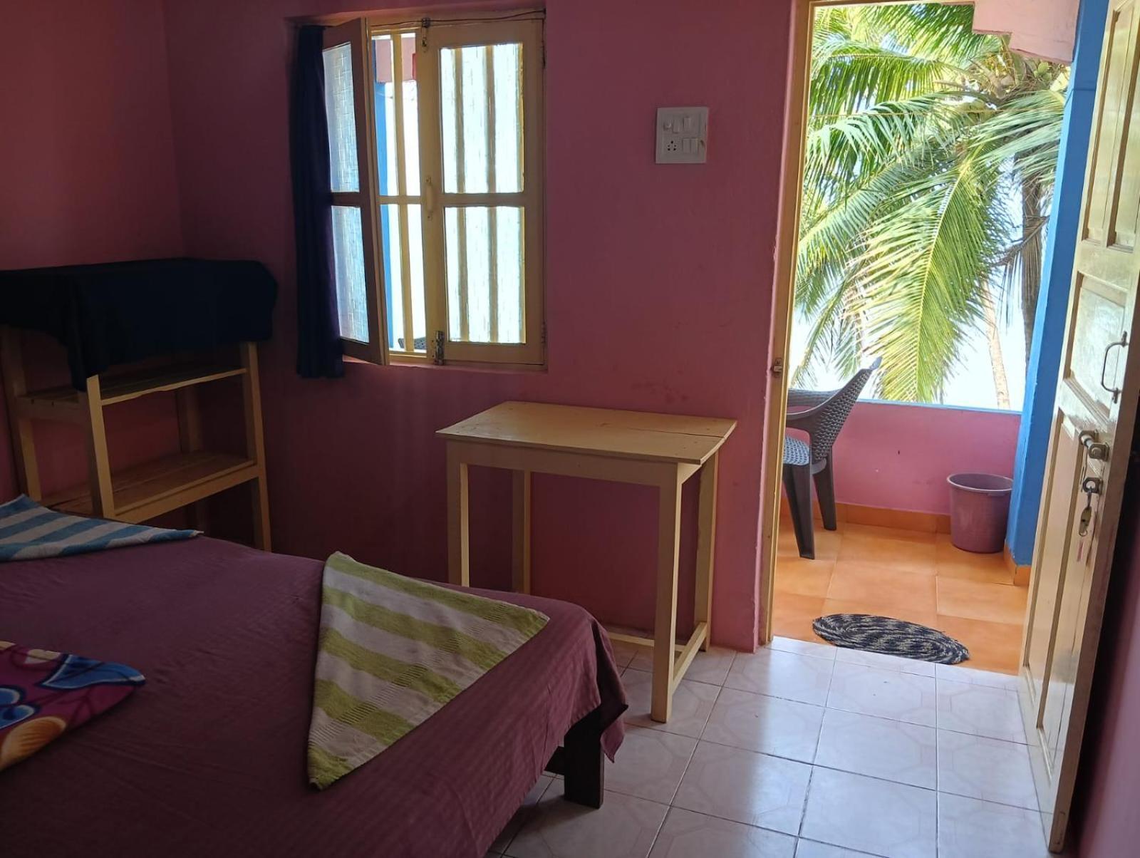 Om Ganesh Guest House Cliffside Arambol Phòng bức ảnh